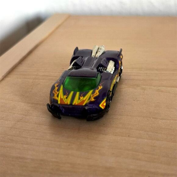 Vintage Hot Wheels Maelstrom 2000 Purple Die-Cast Car with Flames Y2K - Picture 2 of 6
